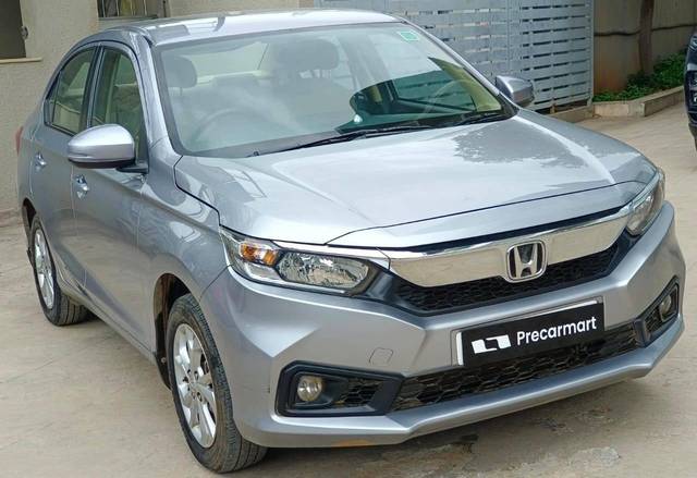 https://images10.gaadi.com/usedcar_image/4549240/original/processed_085e11703477c53e87af47b578968fee.jpeg?imwidth=6400