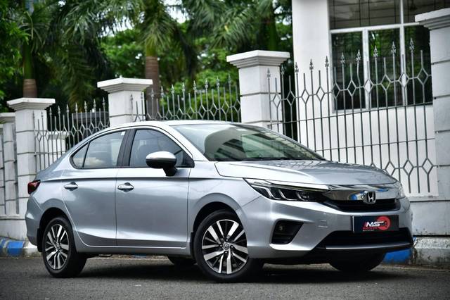 https://images10.gaadi.com/usedcar_image/4549241/original/processed_6e671689cd4a7f135ffa6e7a77860617.jpg?imwidth=6400