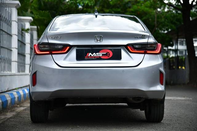 https://images10.gaadi.com/usedcar_image/4549241/original/processed_e620b5ded0b5efd273250d2cae20f8c6.jpg?imwidth=6402