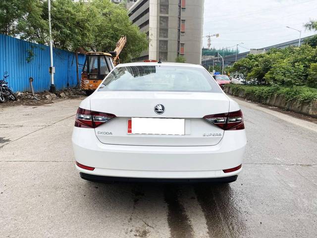 https://images10.gaadi.com/usedcar_image/4549250/original/processed_75f39a900e0030047da0f4eb25500fb1.jpg?imwidth=6401