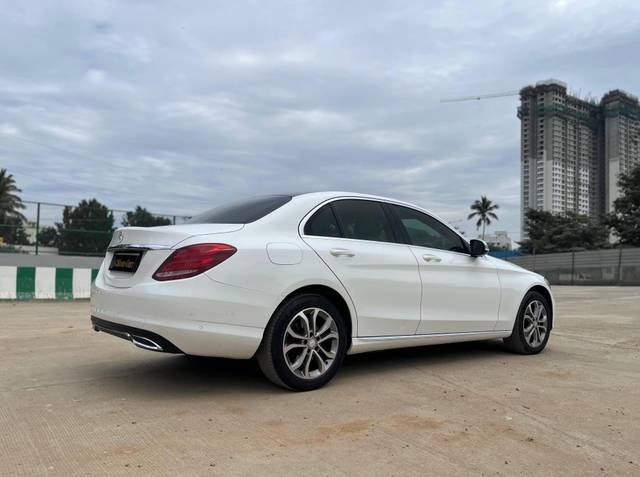 https://images10.gaadi.com/usedcar_image/4549253/original/processed_00c1ca94e62947295a15948a42845664.jpg?imwidth=6402