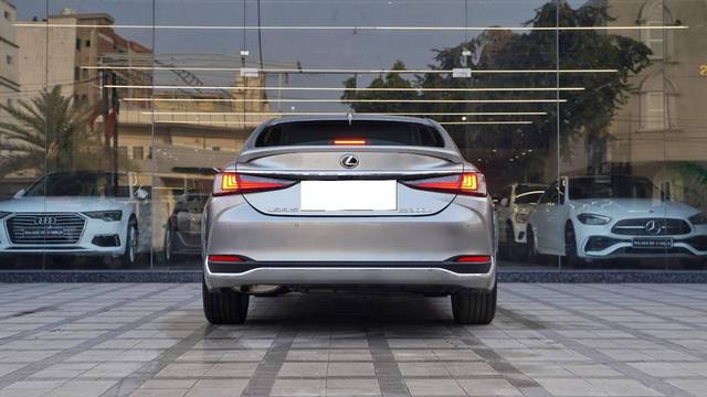 https://images10.gaadi.com/usedcar_image/4549259/original/processed_5cdfc0372dd1cccdd8cc6fa9d54611a5.jpg?imwidth=6401