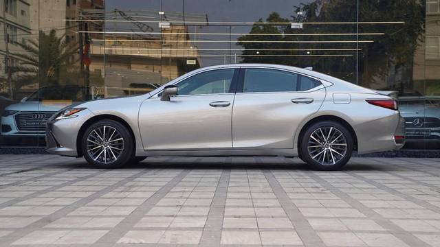 https://images10.gaadi.com/usedcar_image/4549259/original/processed_7d97e5f7308b25977b3b58e21af5496b.jpg?imwidth=6402
