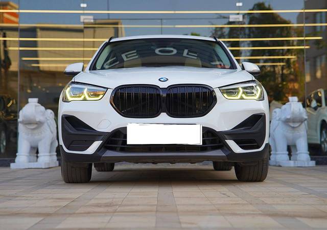 https://images10.gaadi.com/usedcar_image/4549268/original/processed_7178226e8d63b4c2e1bd514cb87b0e50.jpg?imwidth=6402