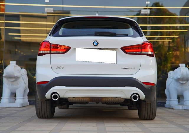 https://images10.gaadi.com/usedcar_image/4549268/original/processed_9bab7cb0da32d7e28b5e8faf3c88626d.jpg?imwidth=6401