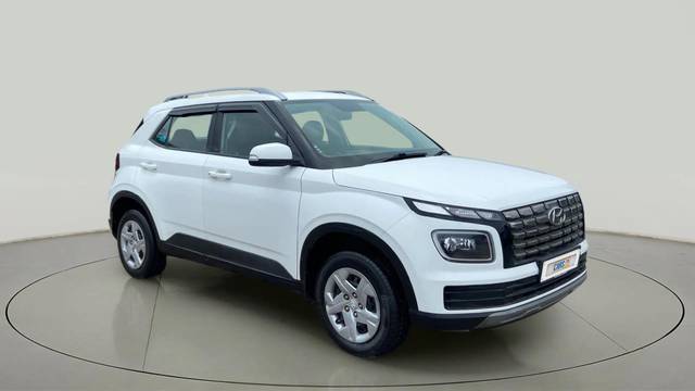https://images10.gaadi.com/usedcar_image/4549277/original/817e56e5db9935f661d06b6132d3d33b.jpg?imwidth=6400