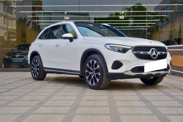 https://images10.gaadi.com/usedcar_image/4549283/original/processed_bd4758fe07dcc0b73fd8ad2d57fc016c.jpg?imwidth=6400