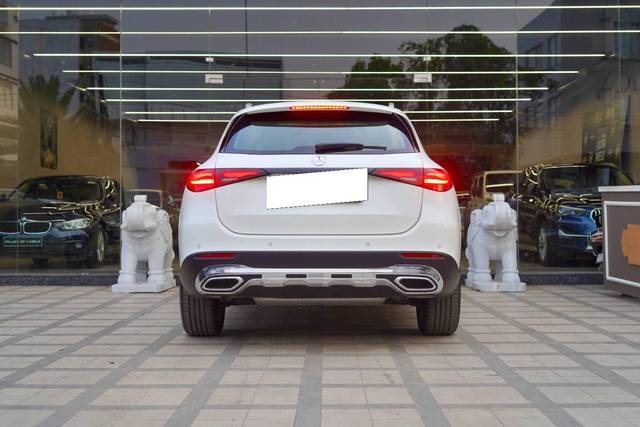 https://images10.gaadi.com/usedcar_image/4549283/original/processed_d72f958548b6f5daf4c698ce49fde6b0.jpg?imwidth=6402