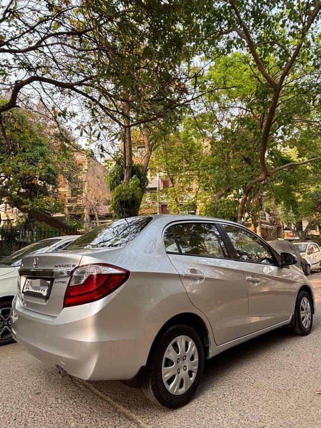 https://images10.gaadi.com/usedcar_image/4549334/original/processed_8a7fedb85aa4dec25123accff93a4c53.jpg?imwidth=6402
