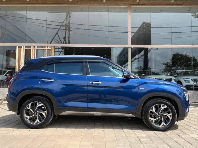 https://images10.gaadi.com/usedcar_image/4549337/original/processed_790de2c8329ef68f436dc591babb0d96.jpg?imwidth=6401