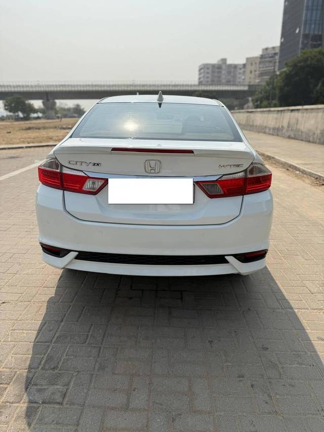 https://images10.gaadi.com/usedcar_image/4549350/original/processed_a2bef8f94465f0892a00e4595d2b9000.jpg?imwidth=6401