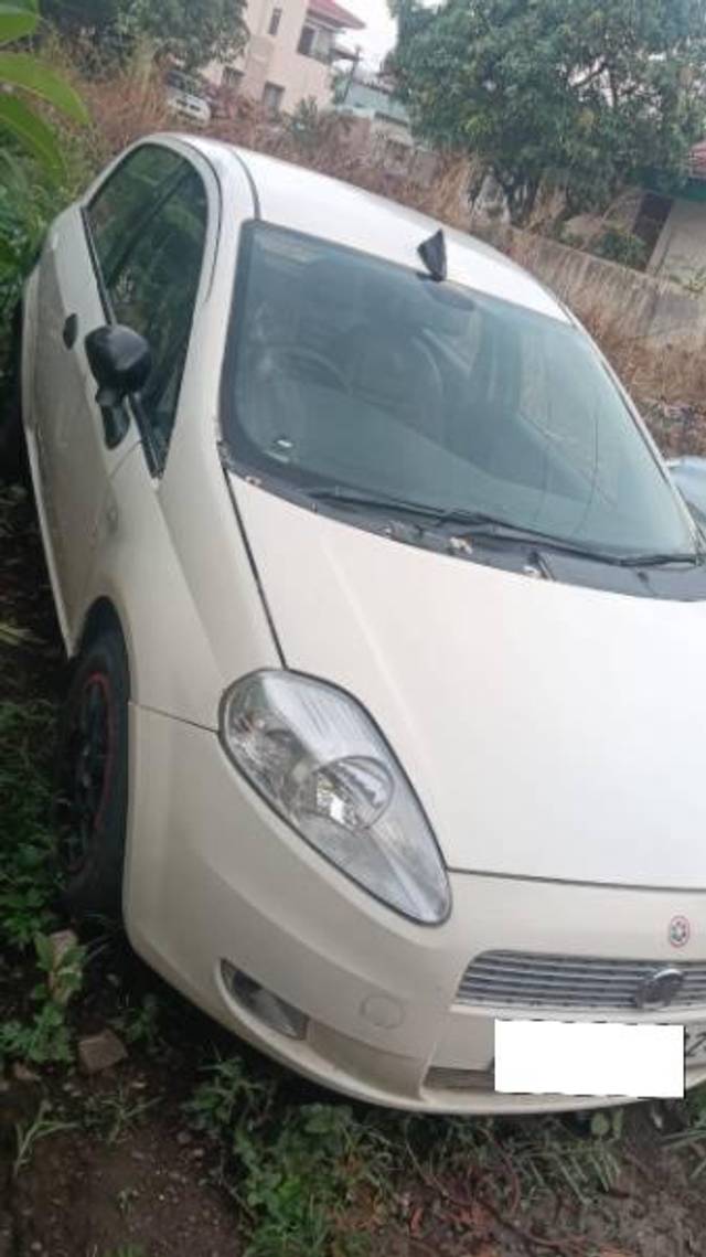 https://images10.gaadi.com/usedcar_image/4549361/original/processed_c29b8ad7-2b83-40d1-83bb-db6e52140b5e.jpg?imwidth=6401