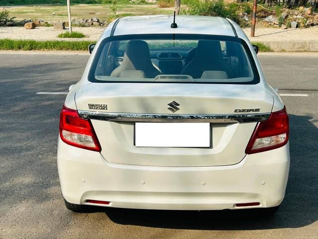 https://images10.gaadi.com/usedcar_image/4549377/original/processed_ceebce1921704e44d2ad9c4c952a3a3d.jpg?imwidth=6401