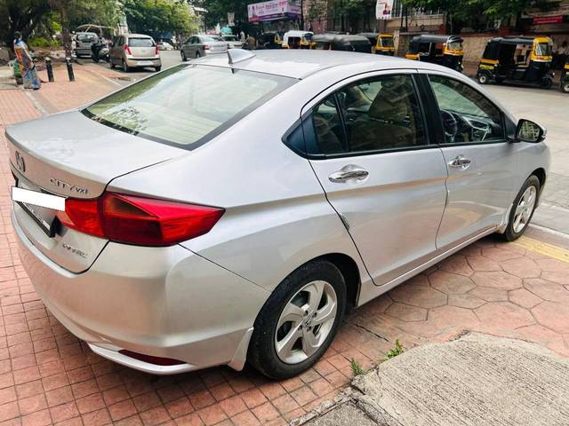 https://images10.gaadi.com/usedcar_image/4549378/original/processed_3c031854c13ce9d72f295c9dafa7ea76.jpg?imwidth=6401