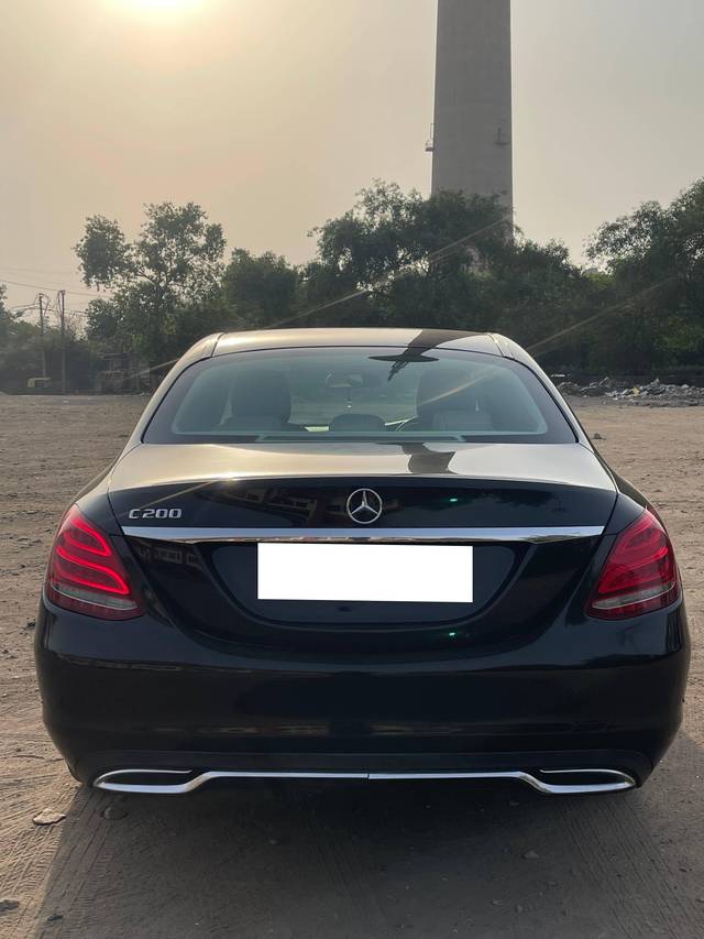 https://images10.gaadi.com/usedcar_image/4549381/original/processed_9987ea76-f44d-48f6-97f9-e6e2d82a3e95.jpg?imwidth=6402