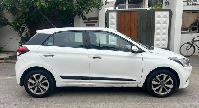 https://images10.gaadi.com/usedcar_image/4549383/original/processed_8dc131b5012bac30030e2bf44eb339d1.jpg?imwidth=6401