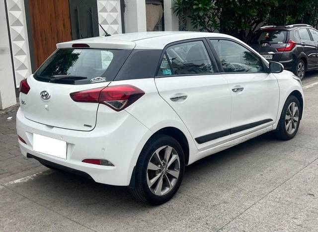 https://images10.gaadi.com/usedcar_image/4549383/original/processed_ccacf669645dc7f3c154203b57440eaf.jpg?imwidth=6402
