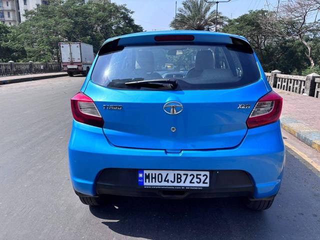 https://images10.gaadi.com/usedcar_image/4549385/original/processed_bc31a3539e557bd82ce74cd8c84e8f01.jpeg?imwidth=6402