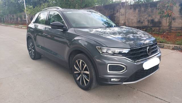 https://images10.gaadi.com/usedcar_image/4549386/original/58d65d1ce1f69b50ee3e23bf55d9d914.jpg?imwidth=6401