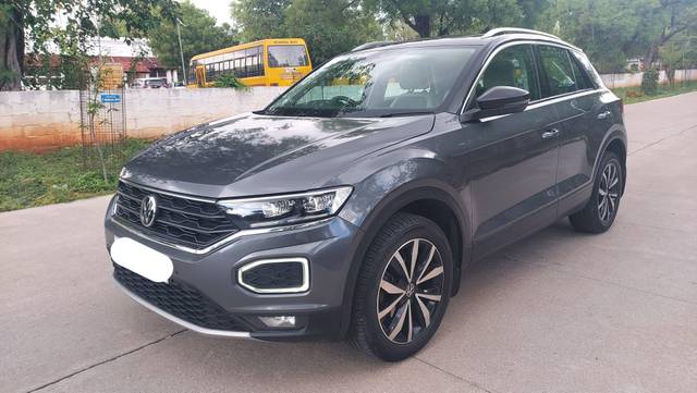 https://images10.gaadi.com/usedcar_image/4549386/original/processed_eec7f79744b91118651929ffb83e1ef1.jpg?imwidth=6402