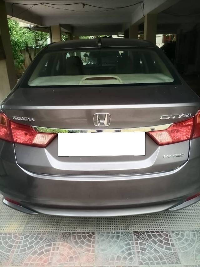 https://images10.gaadi.com/usedcar_image/4549399/original/processed_ebdcf8ad-992a-4d26-80b5-67384baaf5ba.jpg?imwidth=6401