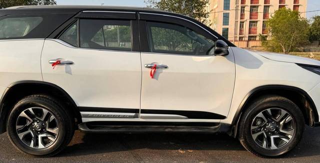 https://images10.gaadi.com/usedcar_image/4549405/original/processed_29d1a12fe6c196253ff973437feb0ab5.jpg?imwidth=6401