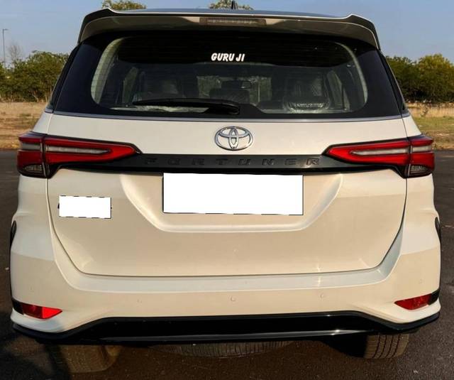 https://images10.gaadi.com/usedcar_image/4549405/original/processed_aa785e5d07d2556ab9c6b2da134a1fdd.jpg?imwidth=6402