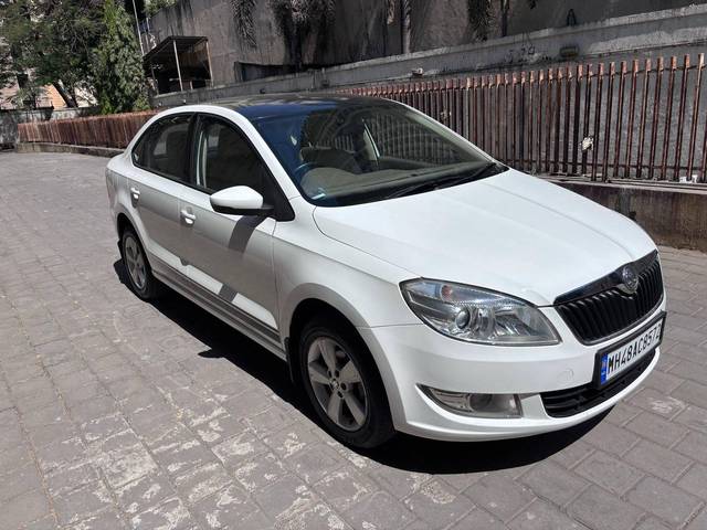 https://images10.gaadi.com/usedcar_image/4549411/original/processed_2d77328e7765f03b3c8e5b91a5157a5e.jpeg?imwidth=6400