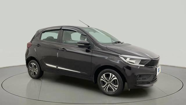https://images10.gaadi.com/usedcar_image/4549422/original/ee4ba444ddb5a4437025813aeebcbbe5.jpg?imwidth=6400
