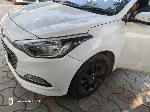 https://images10.gaadi.com/usedcar_image/4549423/original/processed_8a38b2c6ecec48b676bbd48ff347fd01.jpg?imwidth=6400