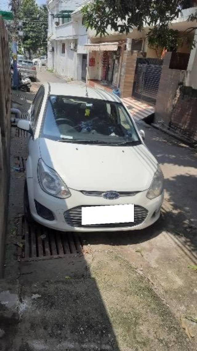 https://images10.gaadi.com/usedcar_image/4549434/original/processed_886fc233-3a1a-4c00-9eb0-5e4d0417486f.jpeg?imwidth=6400