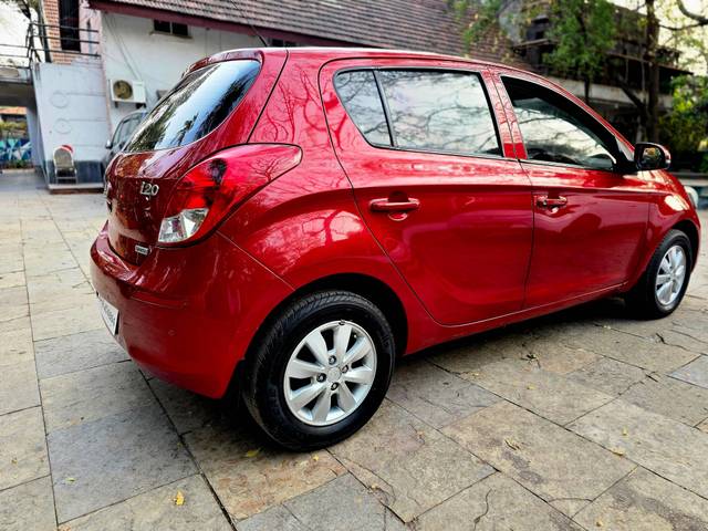https://images10.gaadi.com/usedcar_image/4549500/original/processed_86f16b83c53a05d536ad98fa67171b97.jpg?imwidth=6401