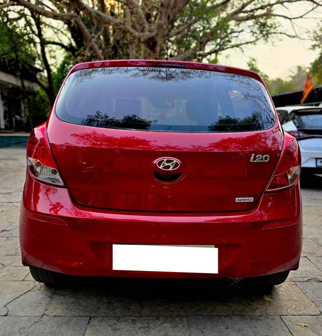 https://images10.gaadi.com/usedcar_image/4549500/original/processed_b8e56af26d0515687f5281dc170775e5.jpg?imwidth=6402