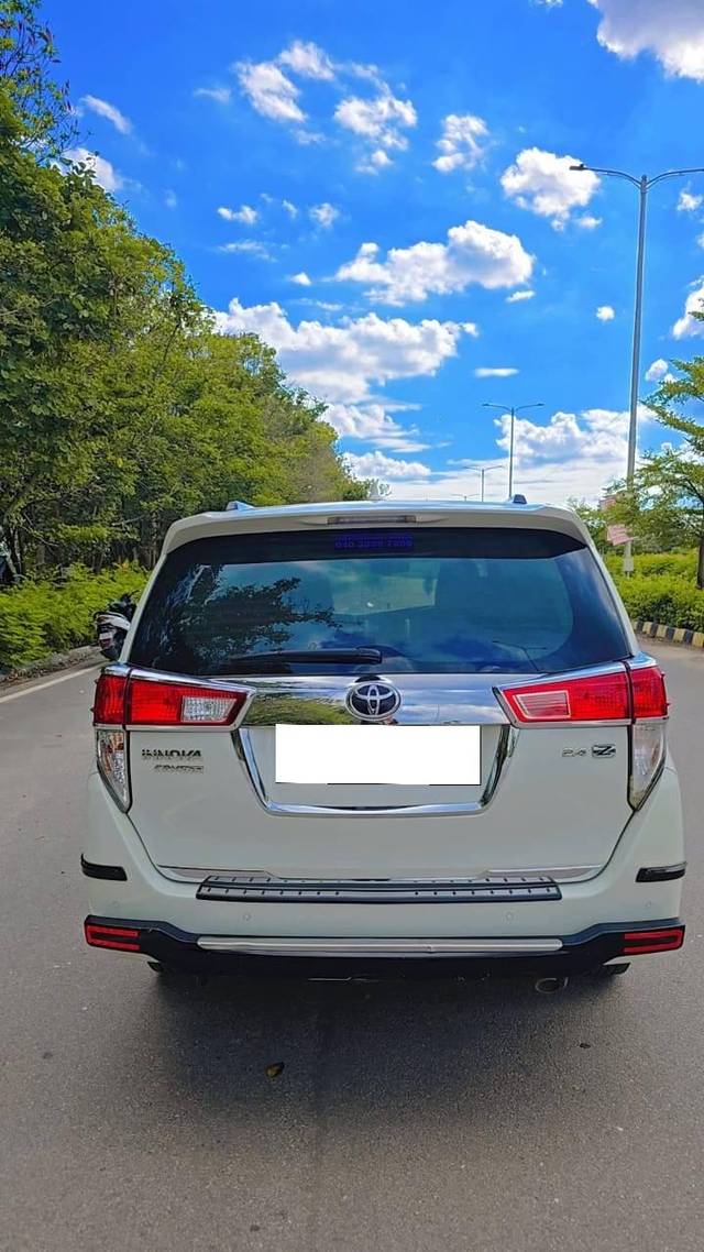 https://images10.gaadi.com/usedcar_image/4549501/original/processed_35c83d167b94b2466bf06f2fd98eaead.jpg?imwidth=6402