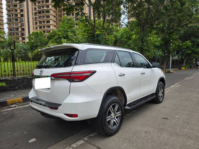 https://images10.gaadi.com/usedcar_image/4549507/original/processed_e6e351351b7eb3a4163b9ad5aec8957c.jpg?imwidth=6402