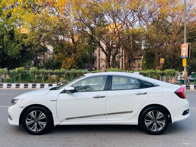 https://images10.gaadi.com/usedcar_image/4549508/original/processed_2ea0c252fb2d1ba082d35b1389819f5e.jpg?imwidth=6402