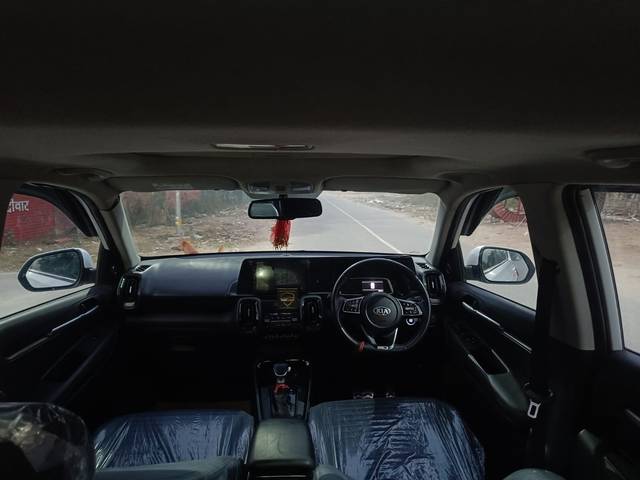 https://images10.gaadi.com/usedcar_image/4549513/original/533505ad87c7df989f818a568f5783b7.jpg?imwidth=6402