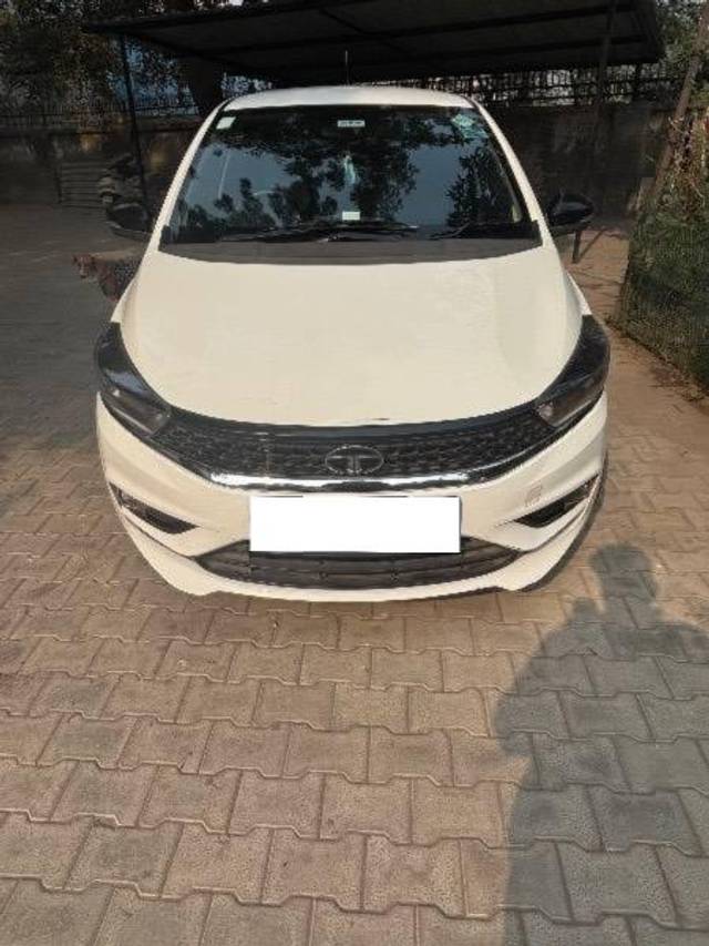 https://images10.gaadi.com/usedcar_image/4549544/original/processed_606e6738-d1a4-4dfb-a6b2-9903c4948f8a.jpeg?imwidth=6401
