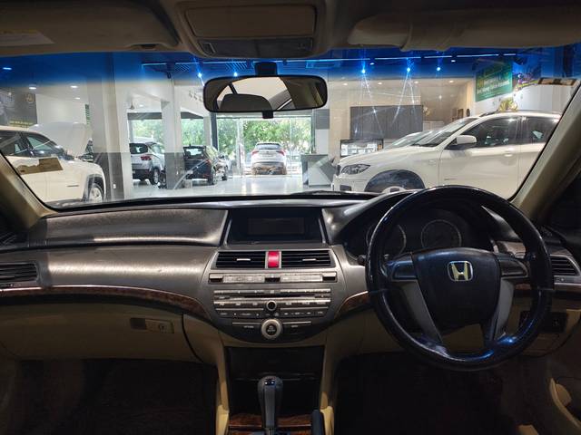 https://images10.gaadi.com/usedcar_image/4549545/original/8752e714ef017125eacaef281c9ae571.jpg?imwidth=6401