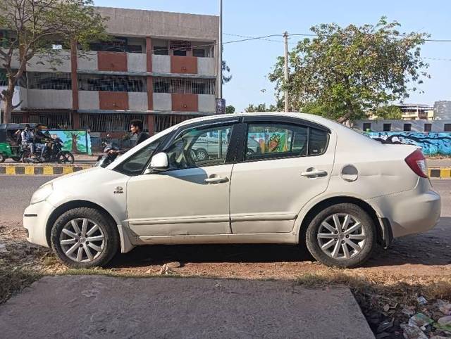 https://images10.gaadi.com/usedcar_image/4549547/original/processed_06e1efb4-5409-40d1-8994-40c7f83f1b03.jpg?imwidth=6400