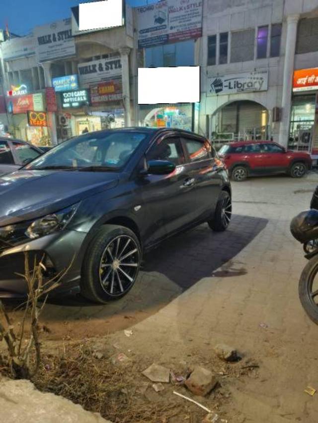 https://images10.gaadi.com/usedcar_image/4549550/original/processed_0a420208-7d8c-4e31-bfea-4af1c03f01b8.jpg?imwidth=6400