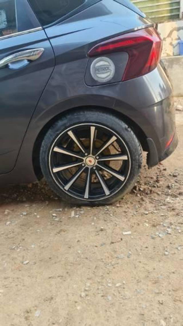 https://images10.gaadi.com/usedcar_image/4549550/original/processed_383b3114-2994-49c1-864a-190e72bfe4c2.jpg?imwidth=6401