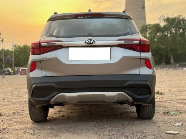 https://images10.gaadi.com/usedcar_image/4549562/original/processed_3a7a325fd61a8f2d28fa17d8d01721e8.jpg?imwidth=6402