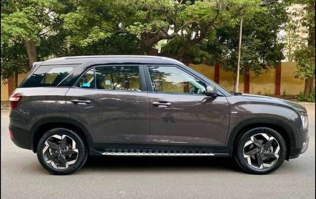 https://images10.gaadi.com/usedcar_image/4549566/original/8c186bd62f23e07a018ba6b1defe0137.jpg?imwidth=6401