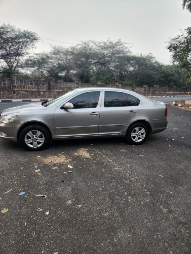 https://images10.gaadi.com/usedcar_image/4549568/original/7359347ac270694a4cbe175e9b93a616.jpeg?imwidth=6402