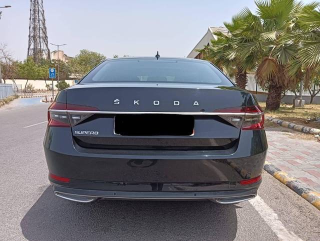 https://images10.gaadi.com/usedcar_image/4549575/original/processed_5ba29f27507692405341817bd6d8a0ad.jpg?imwidth=6402