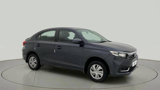 https://images10.gaadi.com/usedcar_image/4549586/original/95c27423e001731786fb52bbaee95d8c.jpg?imwidth=6400