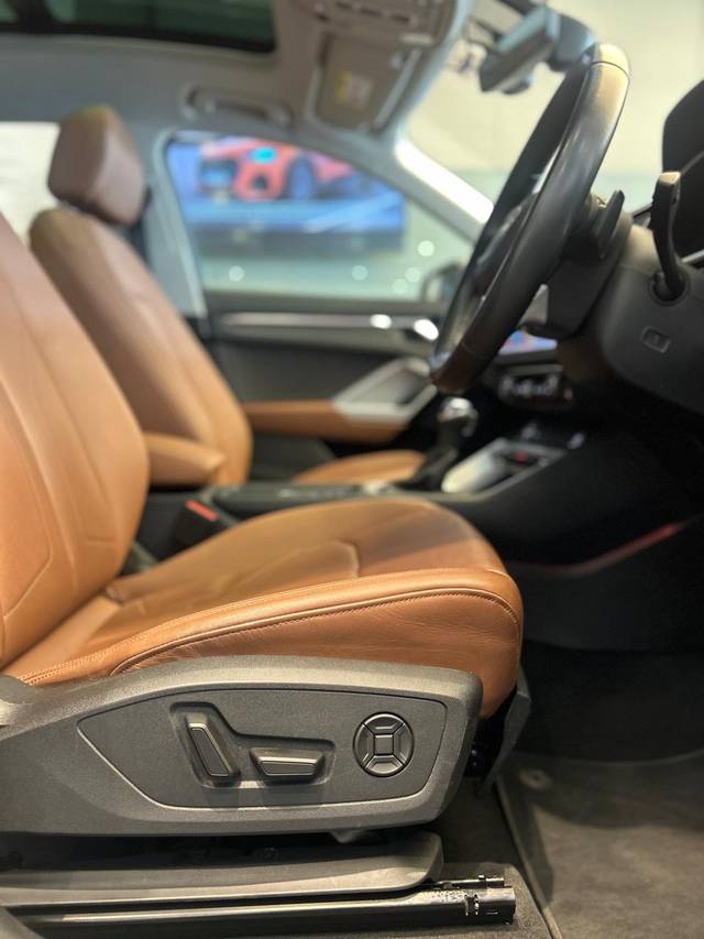 https://images10.gaadi.com/usedcar_image/4549593/original/7f1e84233700cd69fa92c726ffa8f93c.jpeg?imwidth=6402