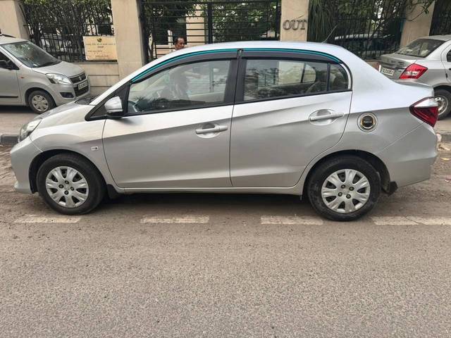 https://images10.gaadi.com/usedcar_image/4549597/original/processed_a68f3865-bc6b-49bd-8e63-25e8db0aee61.jpg?imwidth=6402