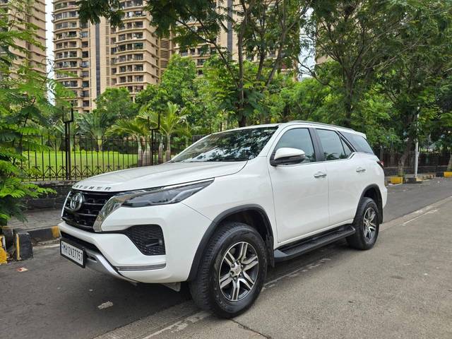 https://images10.gaadi.com/usedcar_image/4549640/original/processed_8322beac1ec05baa33d1e35b2b04efc4.jpg?imwidth=6400